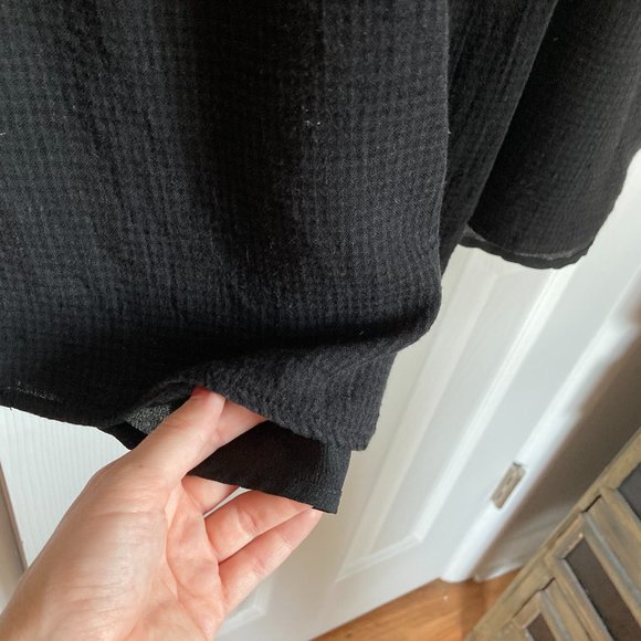 Black flowy button-back dress with pockets - Picture 3 of 4